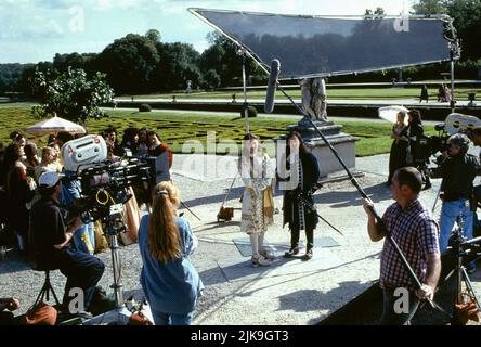 Leonardo Dicaprio & Gabriel Byrne Film: The Man In The Iron Mask (USA/FR 1998) Characters: King Louis XIV & D'Artagnan  / Location: Frankreich (France) Director: Randall Wallace 13 March 1998   **WARNING** This Photograph is for editorial use only and is the copyright of UNITED ARTISTS and/or the Photographer assigned by the Film or Production Company and can only be reproduced by publications in conjunction with the promotion of the above Film. A Mandatory Credit To UNITED ARTISTS is required. The Photographer should also be credited when known. No commercial use can be granted without writte Stock Photo