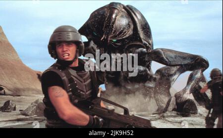 Casper Van Dien Film: Starship Troopers (USA 1997) Characters: Johnny Rico  Director: Paul Verhoeven 04 November 1997   **WARNING** This Photograph is for editorial use only and is the copyright of TOUCHSTONE PICTURES and/or the Photographer assigned by the Film or Production Company and can only be reproduced by publications in conjunction with the promotion of the above Film. A Mandatory Credit To TOUCHSTONE PICTURES is required. The Photographer should also be credited when known. No commercial use can be granted without written authority from the Film Company. Stock Photo