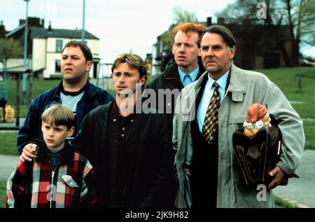 William Snape, Mark Addy, Robert Carlyle, Steve Huison & Tom Wilkinson Film: The Full Monty (UK/USA 1997) Characters: Nathan,David aka Dave,Gaz,Lomper & Gerald  Director: Peter Cattaneo 13 August 1997   **WARNING** This Photograph is for editorial use only and is the copyright of 20TH CENTURY FOX and/or the Photographer assigned by the Film or Production Company and can only be reproduced by publications in conjunction with the promotion of the above Film. A Mandatory Credit To 20TH CENTURY FOX is required. The Photographer should also be credited when known. No commercial use can be granted w Stock Photo