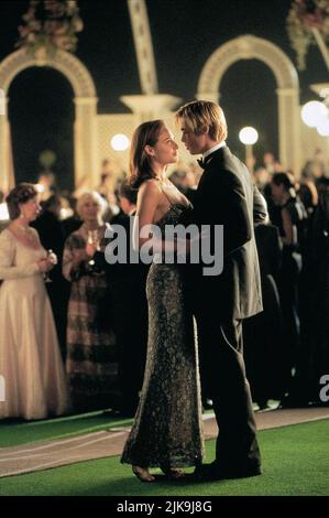 Claire Forlani & Brad Pitt Film: Meet Joe Black (USA 1998) Characters: Susan Parrish & Joe Black  Director: Martin Brest 02 November 1998   **WARNING** This Photograph is for editorial use only and is the copyright of UNIVERSAL and/or the Photographer assigned by the Film or Production Company and can only be reproduced by publications in conjunction with the promotion of the above Film. A Mandatory Credit To UNIVERSAL is required. The Photographer should also be credited when known. No commercial use can be granted without written authority from the Film Company. Stock Photo