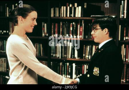 Olivia Williams, Jason Schwartzman Film: Rushmore (1998) Characters: Rosemary Cross,Max Fischer  Director: Wes Anderson 17 September 1998   **WARNING** This Photograph is for editorial use only and is the copyright of TOUCHSTONE and/or the Photographer assigned by the Film or Production Company and can only be reproduced by publications in conjunction with the promotion of the above Film. A Mandatory Credit To TOUCHSTONE is required. The Photographer should also be credited when known. No commercial use can be granted without written authority from the Film Company. Stock Photo