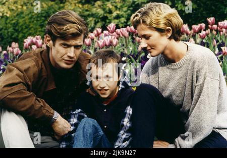 Jason Flemyng, Sam Bould, Joely Richardson Film: Hollow Reed (1996) Characters: Frank Donally,Oliver Wyatt,Hannah Wyatt  Director: Angela Pope 31 May 1996   **WARNING** This Photograph is for editorial use only and is the copyright of CHANNEL FOUR and/or the Photographer assigned by the Film or Production Company and can only be reproduced by publications in conjunction with the promotion of the above Film. A Mandatory Credit To CHANNEL FOUR is required. The Photographer should also be credited when known. No commercial use can be granted without written authority from the Film Company. Stock Photo