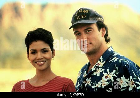 Halle Berry & James Belushi Film: Race The Sun (1996) Characters: Miss Sandra Beecher & Frank Machi  Director: Charles T. Kanganis 22 March 1996   **WARNING** This Photograph is for editorial use only and is the copyright of TRISTAR and/or the Photographer assigned by the Film or Production Company and can only be reproduced by publications in conjunction with the promotion of the above Film. A Mandatory Credit To TRISTAR is required. The Photographer should also be credited when known. No commercial use can be granted without written authority from the Film Company. Stock Photo