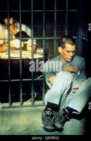 Christian Slater & Kevin Bacon Film: Murder In The First (1995) Characters: James Stamphill & Henri Young  Director: Marc Rocco 20 January 1995   **WARNING** This Photograph is for editorial use only and is the copyright of WARNER BROS and/or the Photographer assigned by the Film or Production Company and can only be reproduced by publications in conjunction with the promotion of the above Film. A Mandatory Credit To WARNER BROS is required. The Photographer should also be credited when known. No commercial use can be granted without written authority from the Film Company. Stock Photo