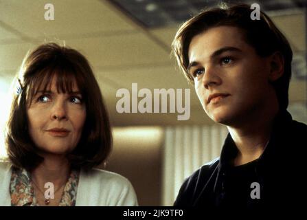 Diane Keaton & Leonardo Dicaprio Film: Marvin'S Room (USA 1996) Characters: Bessie,Hank  Director: Jerry Zaks 18 December 1996   **WARNING** This Photograph is for editorial use only and is the copyright of TRIBECA PRODUCTIONS and/or the Photographer assigned by the Film or Production Company and can only be reproduced by publications in conjunction with the promotion of the above Film. A Mandatory Credit To TRIBECA PRODUCTIONS is required. The Photographer should also be credited when known. No commercial use can be granted without written authority from the Film Company. Stock Photo