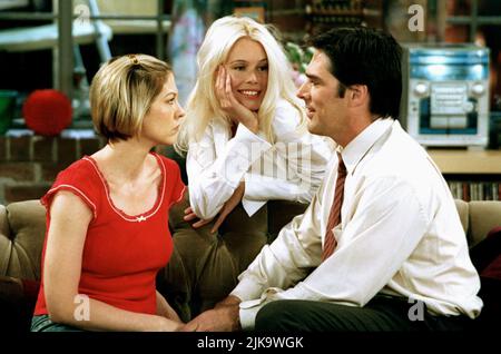 Jenna Elfman, Claudia Schiffer & Thomas Gibson Television: Dharma & Greg (TV-Serie) Characters: Dharma Finklestein Montgomery,Gretchen (2 episodes, 2002) & Greg Montgomery  Usa 1997–2002, / 5. Staffel, Season 5 24 September 1997   **WARNING** This Photograph is for editorial use only and is the copyright of 20TH CENTURY FOX TV and/or the Photographer assigned by the Film or Production Company and can only be reproduced by publications in conjunction with the promotion of the above Film. A Mandatory Credit To 20TH CENTURY FOX TV is required. The Photographer should also be credited when known. Stock Photo