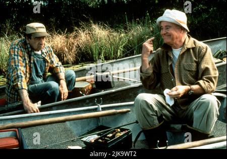 Walter Matthau & Jack Lemmon Film: Grumpier Old Men (USA 1995) Characters: Max Goldman & John Gustafson  Director: Howard Deutch 22 December 1995   **WARNING** This Photograph is for editorial use only and is the copyright of WARNER BROS. and/or the Photographer assigned by the Film or Production Company and can only be reproduced by publications in conjunction with the promotion of the above Film. A Mandatory Credit To WARNER BROS. is required. The Photographer should also be credited when known. No commercial use can be granted without written authority from the Film Company. Stock Photo