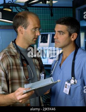 Anthony Edwards & George Clooney Television: Er : Season 5; E.R. (TV-Serie) Characters: Dr. Mark Greene & Dr. Doug Ross  Usa 1994-2000, / 5. Staffel, Season 5 24 September 1998   **WARNING** This Photograph is for editorial use only and is the copyright of WARNER BROS. TELEVISION and/or the Photographer assigned by the Film or Production Company and can only be reproduced by publications in conjunction with the promotion of the above Film. A Mandatory Credit To WARNER BROS. TELEVISION is required. The Photographer should also be credited when known. No commercial use can be granted without wri Stock Photo