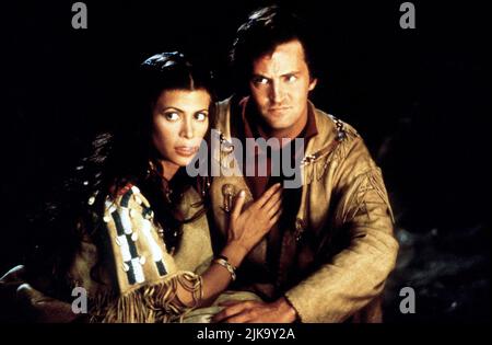 Lisa Barbuscia & Matthew Perry Film: Almost Heroes (1998) Characters:  Shaquinna, Leslie Edwards Director: Christopher Guest 29 May 1998  **WARNING** This Photograph is for editorial use only and is the copyright  of