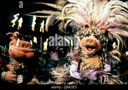 Miss Piggy Film: Muppet Treasure Island (1996)   Director: Brian Henson 16 February 1996   **WARNING** This Photograph is for editorial use only and is the copyright of WALT DISNEY and/or the Photographer assigned by the Film or Production Company and can only be reproduced by publications in conjunction with the promotion of the above Film. A Mandatory Credit To WALT DISNEY is required. The Photographer should also be credited when known. No commercial use can be granted without written authority from the Film Company. Stock Photo