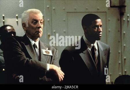 Donald Sutherland & Denzel Washington Film: Fallen (1998) Characters: Lt. Stanton & Det. John Hobbes  Director: Gregory Hoblit 16 January 1998   **WARNING** This Photograph is for editorial use only and is the copyright of WARNER BROS. and/or the Photographer assigned by the Film or Production Company and can only be reproduced by publications in conjunction with the promotion of the above Film. A Mandatory Credit To WARNER BROS. is required. The Photographer should also be credited when known. No commercial use can be granted without written authority from the Film Company. Stock Photo