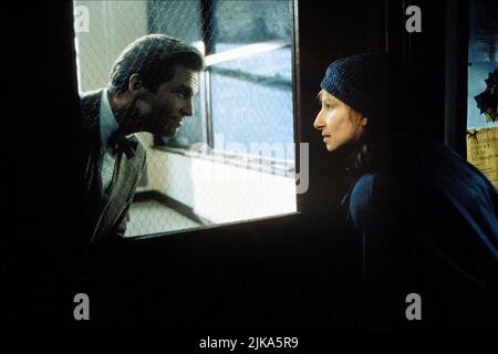 Jeff Bridges & Barbra Streisand Film: The Mirror Has Two Faces (USA 1996) Characters: Gregory Larkin & Rose Morgan  Director: Barbra Streisand 15 November 1996   **WARNING** This Photograph is for editorial use only and is the copyright of COLUMBIA and/or the Photographer assigned by the Film or Production Company and can only be reproduced by publications in conjunction with the promotion of the above Film. A Mandatory Credit To COLUMBIA is required. The Photographer should also be credited when known. No commercial use can be granted without written authority from the Film Company. Stock Photo