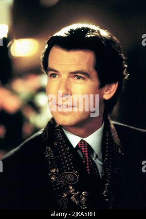 Pierce Brosnan Film: The Mirror Has Two Faces (USA 1996) Characters: Alex  Director: Barbra Streisand 15 November 1996   **WARNING** This Photograph is for editorial use only and is the copyright of COLUMBIA and/or the Photographer assigned by the Film or Production Company and can only be reproduced by publications in conjunction with the promotion of the above Film. A Mandatory Credit To COLUMBIA is required. The Photographer should also be credited when known. No commercial use can be granted without written authority from the Film Company. Stock Photo