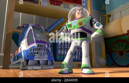 Buzz Lightyear Film: Toy Story (USA 1995)   Director: John Lasseter 19 November 1995   **WARNING** This Photograph is for editorial use only and is the copyright of PIXARDISNEY and/or the Photographer assigned by the Film or Production Company and can only be reproduced by publications in conjunction with the promotion of the above Film. A Mandatory Credit To PIXARDISNEY is required. The Photographer should also be credited when known. No commercial use can be granted without written authority from the Film Company. Stock Photo