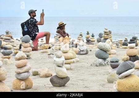 Puerto Vallarta, Mexico City, Jalisco. 31st July, 2022. July 31, 2022, Puerto Vallarta, Mexico: Tourists enjoy taking part during the installation of stack stones, a tourist attraction on the boardwalk of Puerto Vallarta on the Pacific coast of Mexico. on July 31, 2022 in Puerto Vallarta, Mexico. (Credit Image: © Carlos Tischler/eyepix via ZUMA Press Wire) Stock Photo