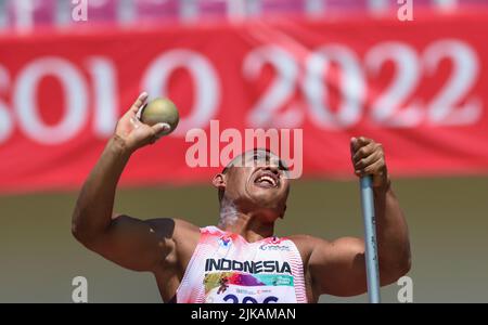 Surakarta, Indonesia. 1st Aug, 2022. Riadi Saputra of Indonesia competes during the Men's Shot Put F54 final of the 2022 ASEAN Para Games at Manahan Stadium in Surakarta, Central Java province, Indonesia, Aug. 1, 2022. Credit: Zulkarnain/Xinhua/Alamy Live News Stock Photo