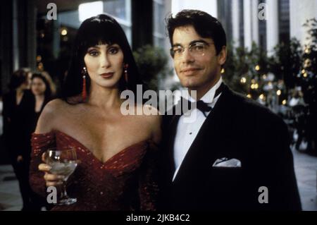 PETER GALLAGHER and CHER in THE PLAYER (1992), directed by ROBERT ALTMAN. Credit: SPELLING FILMS INTERNATIONAL / Album Stock Photo