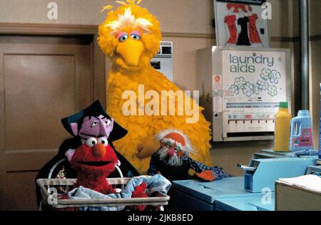 Elmo, The Count & Big Bird Film: The Adventures Of Elmo In Grouchland (1999) Characters: Elmo, & Big Bird  Director: Gary Halvorson 19 May 1999   **WARNING** This Photograph is for editorial use only and is the copyright of COLUMBIA PICTURES and/or the Photographer assigned by the Film or Production Company and can only be reproduced by publications in conjunction with the promotion of the above Film. A Mandatory Credit To COLUMBIA PICTURES is required. The Photographer should also be credited when known. No commercial use can be granted without written authority from the Film Company. Stock Photo