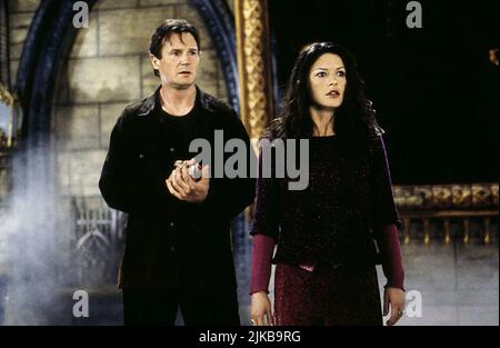 Liam Neeson & Catherine Zeta Jones Film: The Haunting (1999) Characters: Dr. David Marrow &  Director: Jan De Bont 20 July 1999   **WARNING** This Photograph is for editorial use only and is the copyright of DREAMWORKS and/or the Photographer assigned by the Film or Production Company and can only be reproduced by publications in conjunction with the promotion of the above Film. A Mandatory Credit To DREAMWORKS is required. The Photographer should also be credited when known. No commercial use can be granted without written authority from the Film Company. Stock Photo