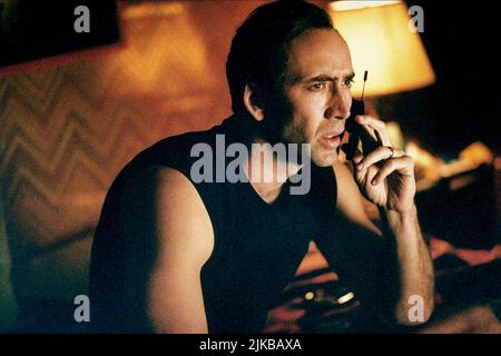 Nicolas Cage Film: 8mm (USA/DE 1999) Characters: Tom Welles  Director: Joel Schumacher 19 February 1999   **WARNING** This Photograph is for editorial use only and is the copyright of COLUMBIA PICTURES and/or the Photographer assigned by the Film or Production Company and can only be reproduced by publications in conjunction with the promotion of the above Film. A Mandatory Credit To COLUMBIA PICTURES is required. The Photographer should also be credited when known. No commercial use can be granted without written authority from the Film Company. Stock Photo