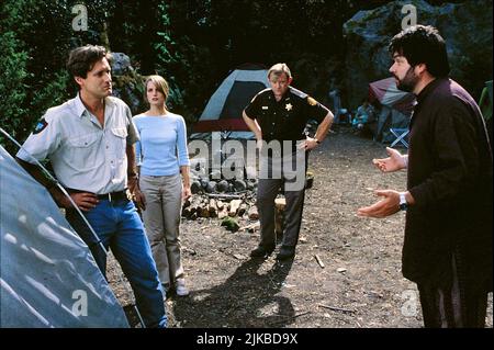 Bill Pullman, Bridget Fonda, Brendan Gleeson & Oliver Platt Film: Lake Placid (USA 1999) Characters: Jack Wells, Kelly Scott, Sheriff Hank Keough, Hector Cyr  / Tv-Titel: 'Lake Placid - Der Schrecken Aus Der Tiefe Director: Steve Miner 15 July 1999   **WARNING** This Photograph is for editorial use only and is the copyright of FOX 2000 PICTURES and/or the Photographer assigned by the Film or Production Company and can only be reproduced by publications in conjunction with the promotion of the above Film. A Mandatory Credit To FOX 2000 PICTURES is required. The Photographer should also be credi Stock Photo