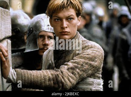 Milla Jovovich Film: The Messenger: The Story Of Joan Of Arc (FR/CZ 1999) Characters: Joan of Arc  Director: Luc Besson 18 October 1999   **WARNING** This Photograph is for editorial use only and is the copyright of COLUMBIAGAUMONT and/or the Photographer assigned by the Film or Production Company and can only be reproduced by publications in conjunction with the promotion of the above Film. A Mandatory Credit To COLUMBIAGAUMONT is required. The Photographer should also be credited when known. No commercial use can be granted without written authority from the Film Company. Stock Photo