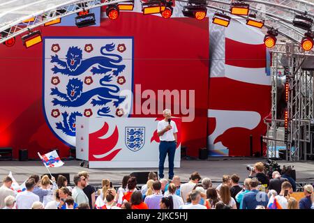 London, UK.  1 August 2022.  Sadiq Khan, Mayor of London, on stage to welcome members of the Women’s England football team and manager Sarina Wiegman, to celebrate with 7,000 fans in Trafalgar Square after winning the European Championship final (Euro 2022) against Germany at Wembley Stadium the day before.  Credit: Stephen Chung / Alamy Live News Stock Photo