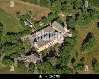 AERIAL VIEW. Boscodon Abbey. Crots, Hautes-Alpes, Provence-Alpes-Côte d'Azur, France. Stock Photo