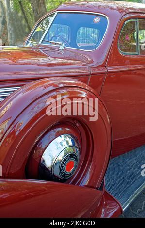 04 Mar 2012 vintage car in car rally Mumbai, Fort Horniman circle, Maharashtra  India Stock Photo