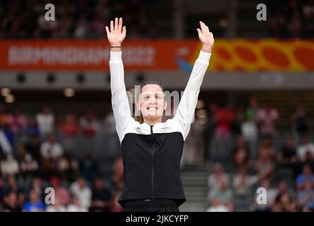 New Zealand's Michaela Drummond celebrates with the silver medla on the podium after the Women's 10km Scratch Race Finals at Lee Valley VeloPark on day four of the 2022 Commonwealth Games in London. Picture date: Monday August 1, 2022. Stock Photo