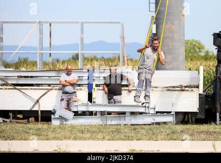 Zagreb, Croatia, August 1, 2022, The workers decided to use part of the break to swing on the ropes in Zagreb, Croatia on August 1, 2022. Photo: Zeljko Hladika/PIXSELL Stock Photo