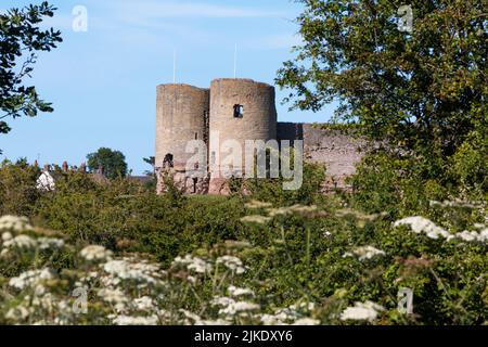 The gate house of Rhuddlan Castle in the beautiful sunshine, taken from over the river. Stock Photo