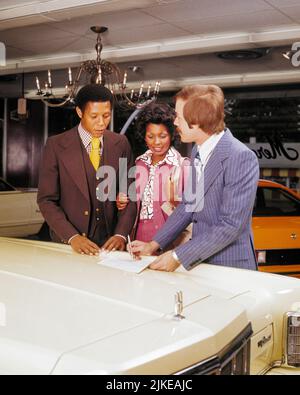 1970s AFRICAN AMERICAN COUPLE TALKING WITH CAUCASIAN NEW CAR SALESMAN IN AUTOMOBILE SHOWROOM - km4935 HAR001 HARS 1 STYLE WELCOME DIVERSE COMMUNICATION VEHICLE YOUNG ADULT TEAMWORK INFORMATION DIFFERENT SHOWROOM LIFESTYLE FEMALES MARRIED SPOUSE HUSBANDS LUXURY COPY SPACE FRIENDSHIP HALF-LENGTH LADIES PERSONS AUTOMOBILE MALES TRANSPORTATION VEST PARTNER FREEDOM GOALS SUIT AND TIE SELLING ADVENTURE STYLES CUSTOMER SERVICE AFRICAN-AMERICANS AFRICAN-AMERICAN AUTOS EXCITEMENT BLACK ETHNICITY OCCUPATIONS THREE PIECE SUIT CONCEPTUAL AUTOMOBILES INSPECTING STYLISH VARIOUS VEHICLES NEW CAR VARIED Stock Photo