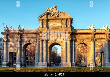 Puerta de Alcalá en la Plaza de la Independencia, Madrid, España Stock Photo