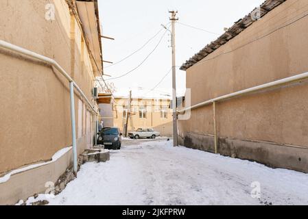 Tashkent, Uzbekistan. December 2020. Houses and cars waved Old Town in winter Stock Photo