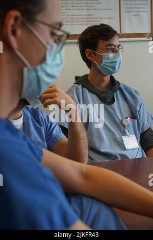 Anesthetist students during the debriefing after a critical situation resuscitation exercise at the Nimes Faculty of Medicine. Stock Photo