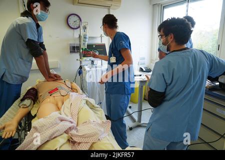 Anesthesiologist students during a critical situation resuscitation exercise at the Nimes Faculty of Medicine. Students train on a Sim Man 3 G robotic dummy. Stock Photo