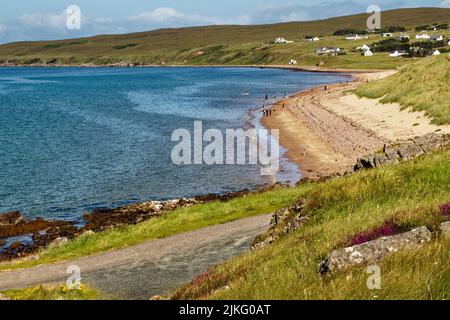 BIG SAND BEACH GAIRLOCH SCOTLAND PEOPLE ON THE BEACH AND IN THE SEA IN SUMMER Stock Photo