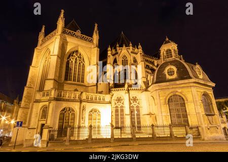 The Maes (Mary Magdalene) Chapel behind the Cathedral of St. Michael and St. Gudula illuminated in the night, Brussels Stock Photo