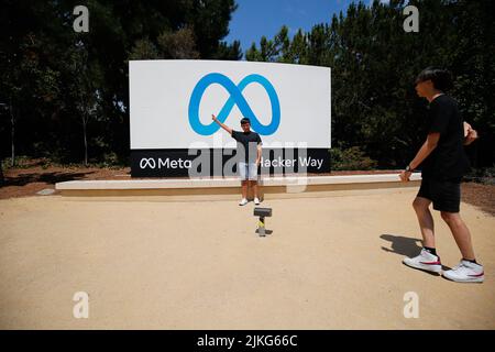 Menlo Park, United States. 01st Aug, 2022. People take photos outside the headquarters of Meta. Meta is one of the strongest companies in the United States even the whole world. There are plenty of social medias that Meta owns, includes Facebook, Instagram, and WhatsApp. The headquarters of Meta is located in Menlo Park, a city in California. Some tourists come to the headquarters of Meta to take photos. Credit: SOPA Images Limited/Alamy Live News Stock Photo