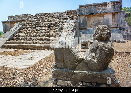 Chichen Itza kukulcan pyramid old ruin, Ancient Mayan civilization Stock Photo