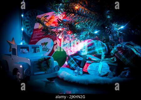 A wonderful Christmas Eve weekend photoshoot including presents and toys under the tree Stock Photo