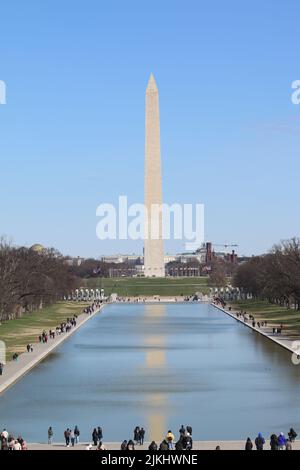 famous Washington monument under blue sky Stock Photo - Alamy