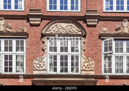 Old windows in Peterstraße, Komponistenquartier, Neustadt, Hamburg, Germany