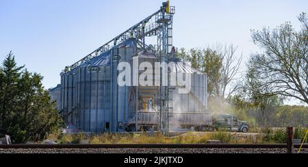 grain elevators in Strong City Kansas Stock Photo