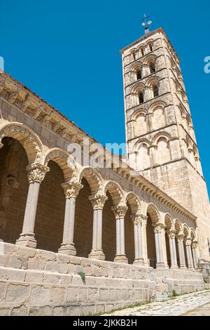 Iglesia románica del siglo XII de san Esteban en la ciudad de Segovia, España Stock Photo