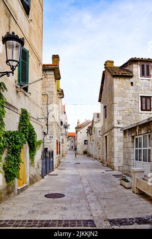 A vertical shot of old beautiful buildings in a narrow alley in Split, Croatia Stock Photo
