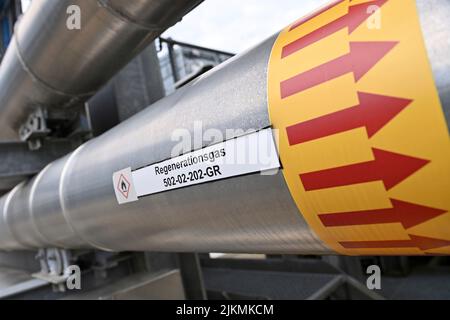 Strasswalchen, Deutschland. 02nd Aug, 2022. Bavaria's Economics Minister Hubert Aiwanger visits the Haidach gas storage facility on August 2nd, 2022. ?SVEN SIMON Photo Agency GmbH & Co. Press Photo KG # Princess-Luise-Str. 41 # 45479 M uelheim/R uhr # Tel. 0208/9413250 # Fax. 0208/9413260 # GLS Bank # BLZ 430 609 67 # Account 4030 025 100 # IBAN DE75 4306 0967 4030 0251 00 # BIC GENODEM1GLS # www.svensimon.net. Credit: dpa/Alamy Live News Stock Photo