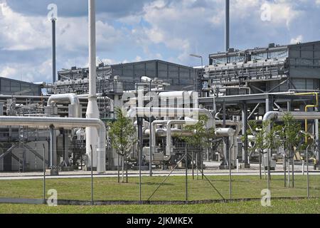 Strasswalchen, Deutschland. 02nd Aug, 2022. Bavaria's Economics Minister Hubert Aiwanger visits the Haidach gas storage facility on August 2nd, 2022. ?SVEN SIMON Photo Agency GmbH & Co. Press Photo KG # Princess-Luise-Str. 41 # 45479 M uelheim/R uhr # Tel. 0208/9413250 # Fax. 0208/9413260 # GLS Bank # BLZ 430 609 67 # Account 4030 025 100 # IBAN DE75 4306 0967 4030 0251 00 # BIC GENODEM1GLS # www.svensimon.net. Credit: dpa/Alamy Live News Stock Photo