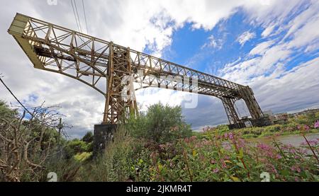 Warrington historic transporter bridge, over the Mersey river at Bank Quay , Crosfields Transporter Bridge, Cheshire, England, UK Stock Photo